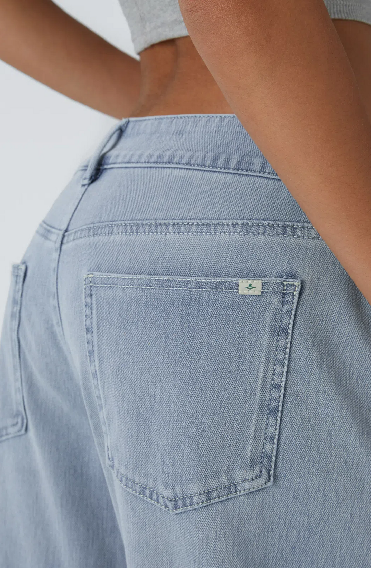 Jean large asymétrique taille basse Halara